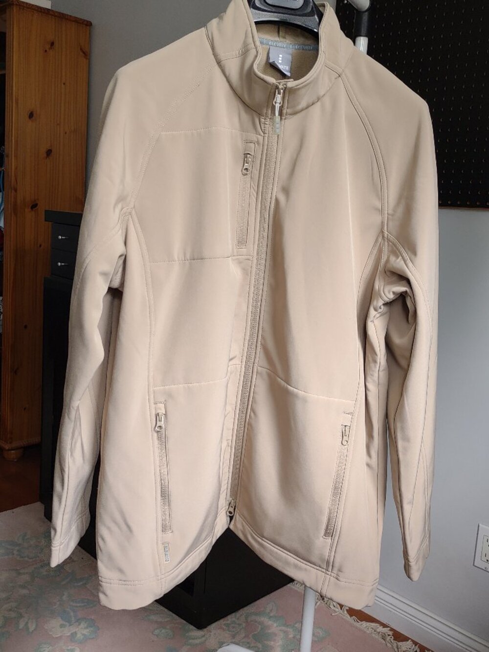 Elevate Vintage  Men's Soft Shell Jacket Insulated Cream Size Large Stretch NWOT